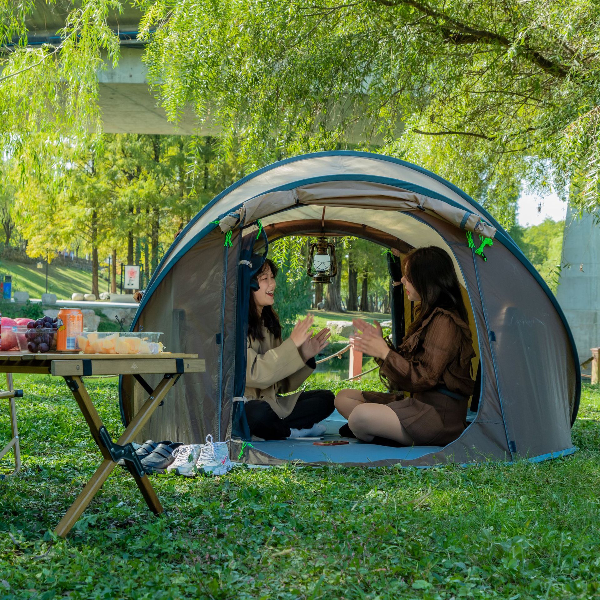 Experience the Great Outdoors with Our Layer Automatic Speed Open Tent Camping